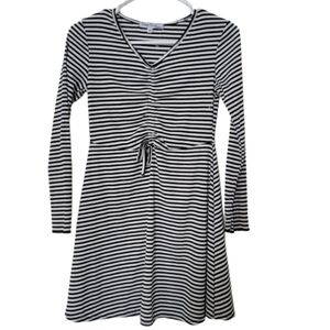 Vekvet torch skater dress black and White lined, long sleeve
